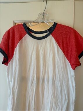 M American Eagle Outfitters White Tee with Red and Blue Gray Accents